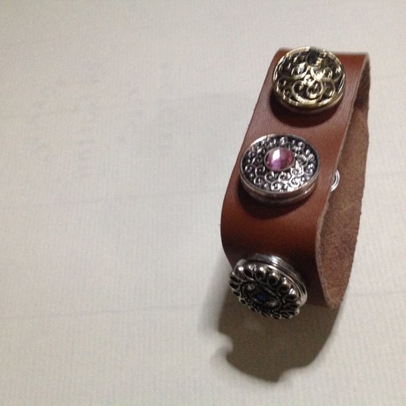 **Sale** Retro Ginger Snaps 3-Snap Leather Bracelet - Picture 3 of 7